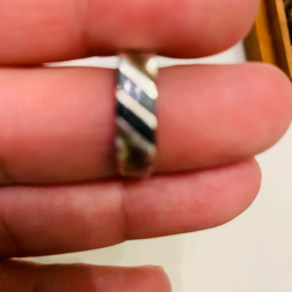 Ring - Picture 2 of 4